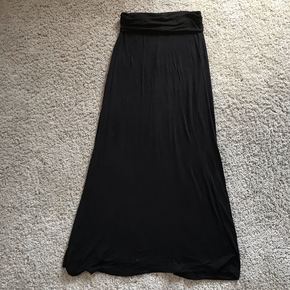SKIRTS 3/$20 💫 Black Maxi Skirt